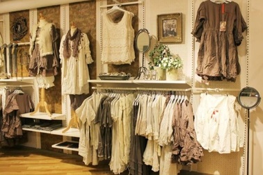 Người phụ nữ ở Hà Nội mất 500 triệu đồng khi đầu tư bán quần áo online