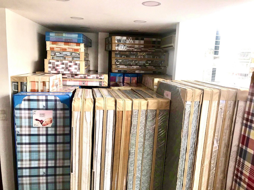Nghịch cảnh: Rét thấu xương, bán chăn đệm vẫn thua lỗ nặng - 2 Nghịch cảnh: Rét thấu xương, bán chăn đệm vẫn thua lỗ nặng - 2
