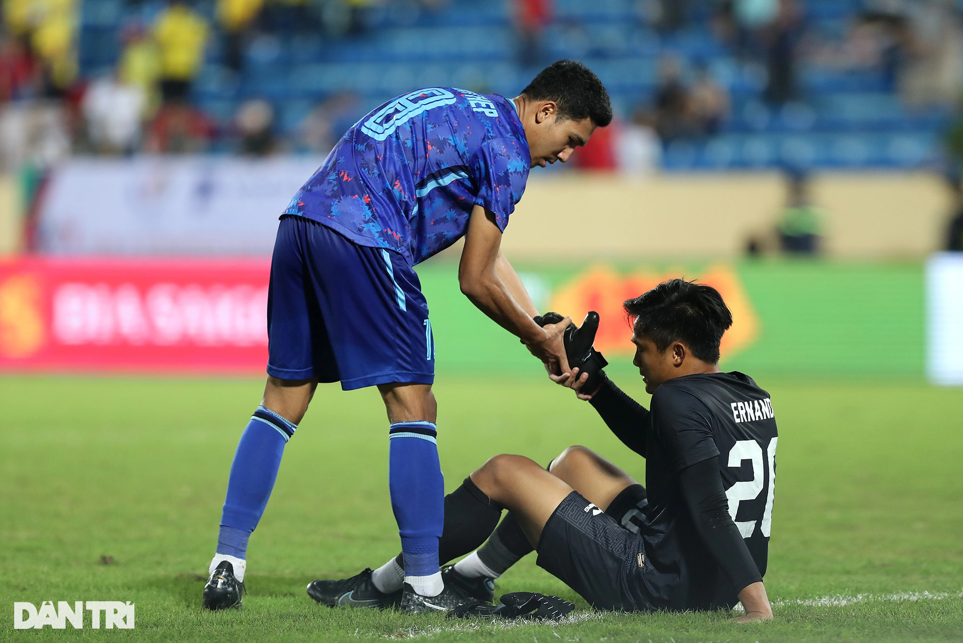 Màn xô xát giữa U23 Thái Lan và U23 Indonesia cùng 4 thẻ đỏ trong 3 phút - 14