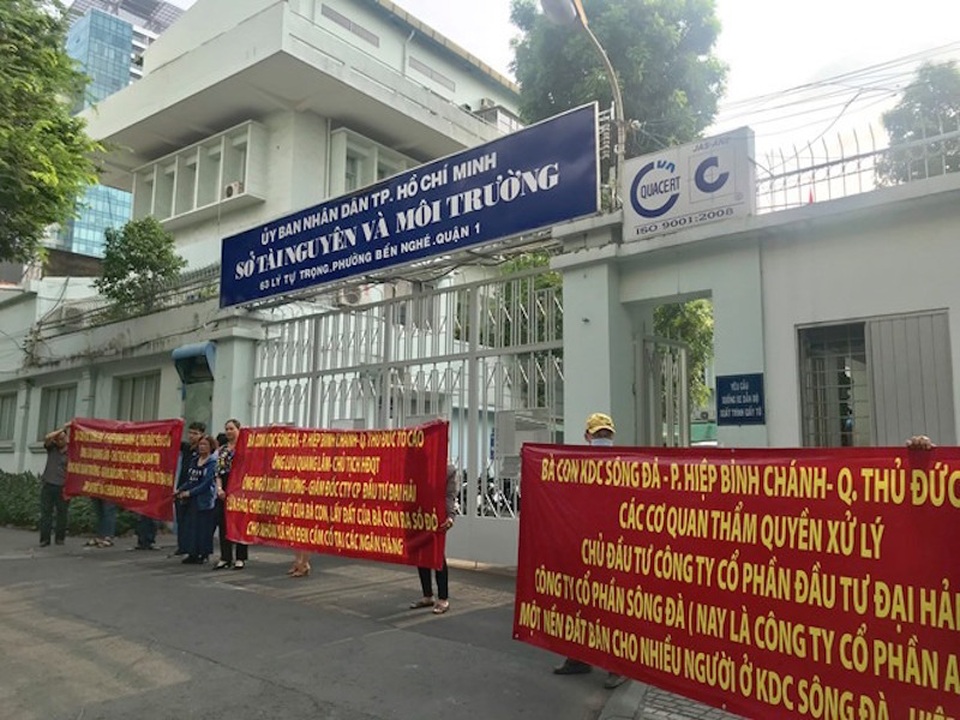 Ở trọ trên chính đất mình, người dân kéo lên Sở kêu cứu - 1 Ở trọ trên chính đất mình, người dân kéo lên Sở kêu cứu - 1