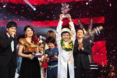 Quang Anh và Phương Mỹ Chi đều dành tiền thưởng xây nhà mới cho mẹ