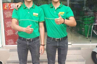 18 tuổi: Cặp song sinh làm quản lý siêu thị bán hàng tiêu dùng có tiếng tại TP.HCM