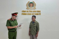 Khởi tố chủ thuyền hút cát trái phép trên sông Đáy