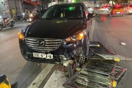 Nam tài xế lái ô tô tông đổ dải phân cách trên phố Hà Nội