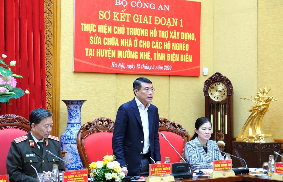 Vietcombank trao 10 tỷ đồng hỗ trợ kinh phí xây dựng, sửa chữa nhà ở cho 200 hộ nghèo tại Mường Nhé - 3 Vietcombank trao 10 tỷ đồng hỗ trợ kinh phí xây dựng, sửa chữa nhà ở cho 200 hộ nghèo tại Mường Nhé - 3