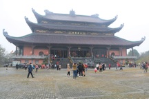 Du khách tấp nập đến vùng đất cố đô "xông đất" đầu năm