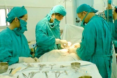 Thương vợ, nhiều ông chồng đi “thiến”