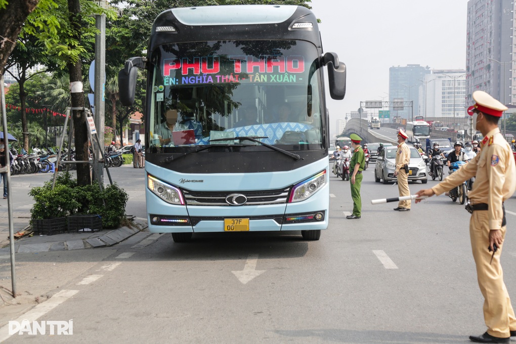 Gần 67.000 trường hợp vi phạm giao thông bị xử lý trong tháng cao điểm - 1 Gần 67.000 trường hợp vi phạm giao thông bị xử lý trong tháng cao điểm - 1