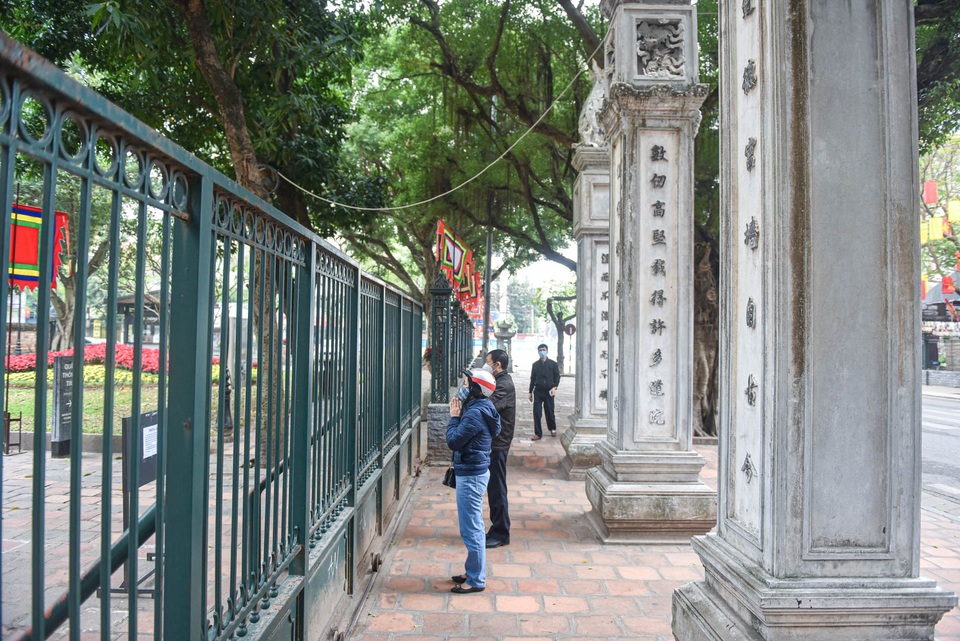Loạt di tích nổi tiếng ở Hà Nội đóng cửa, du khách đứng ngắm cảnh từ xa - 8 Loạt di tích nổi tiếng ở Hà Nội đóng cửa, du khách đứng ngắm cảnh từ xa - 8