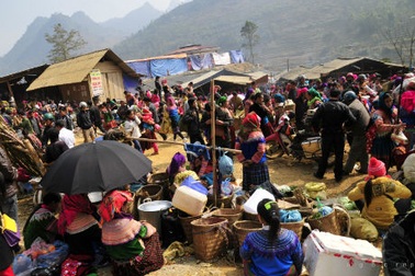 Chợ Cán Cấu rực rỡ sắc màu phiên giáp Tết