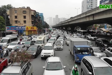 Giao thông kẹt cứng tại cửa ngõ Thủ đô
