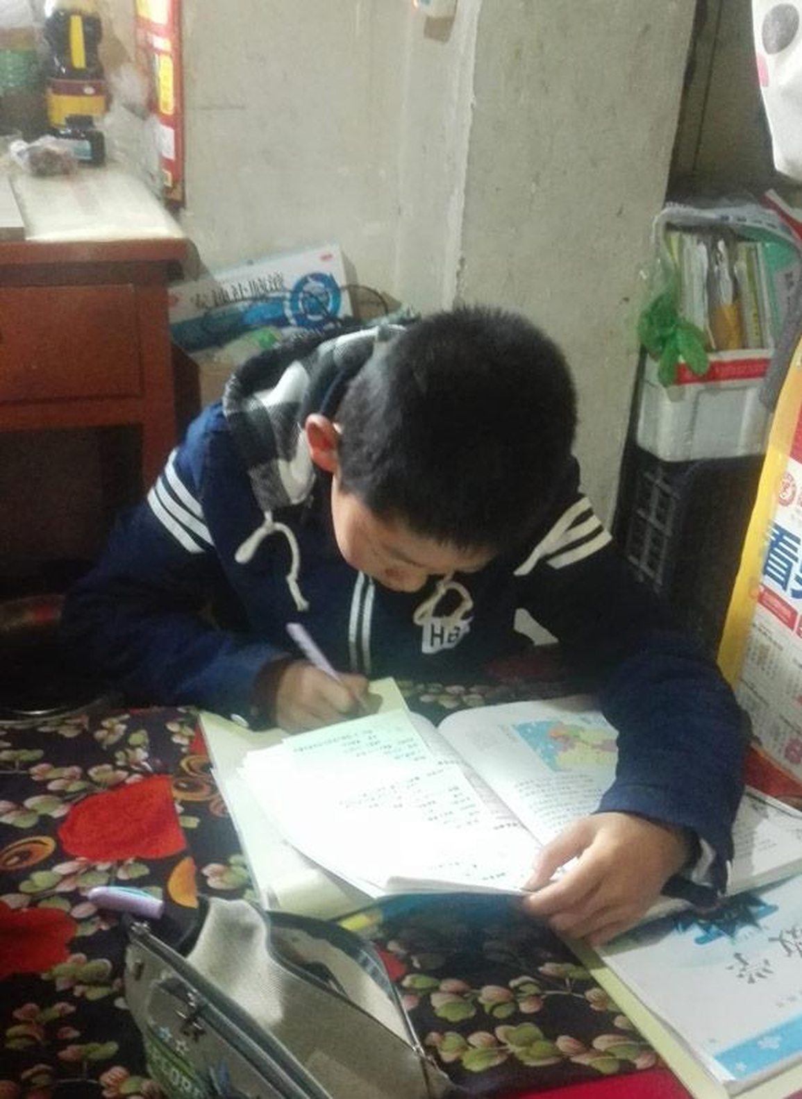 Câu chuyện của những bà mẹ từ bỏ sự nghiệp riêng để ở nhà kèm con học - 3 Câu chuyện của những bà mẹ từ bỏ sự nghiệp riêng để ở nhà kèm con học - 3