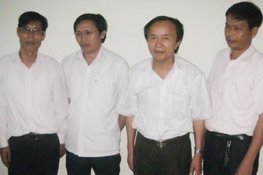 Khởi tố, đình chỉ cấp ủy 4 cán bộ ngành GTVT đánh bạc