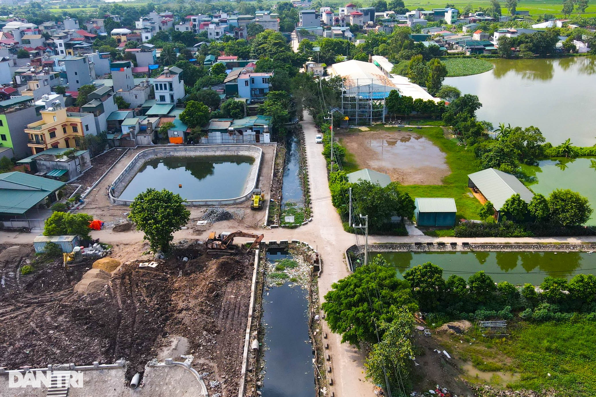 Môi trường sống ở xã có hàng trăm ca sốt xuất huyết giữa thủ đô - 2 Môi trường sống ở xã có hàng trăm ca sốt xuất huyết giữa thủ đô - 2