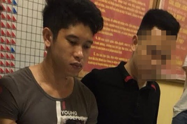 Hà Nội: Cảnh sát nổ súng chặn bắt đối tượng lái xe "điên" chở 29 bánh heroin