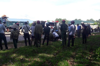 Va chạm với xe bán tải, 2 nữ sinh thương vong