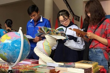 Đừng vội trách khi trẻ con lười đọc sách