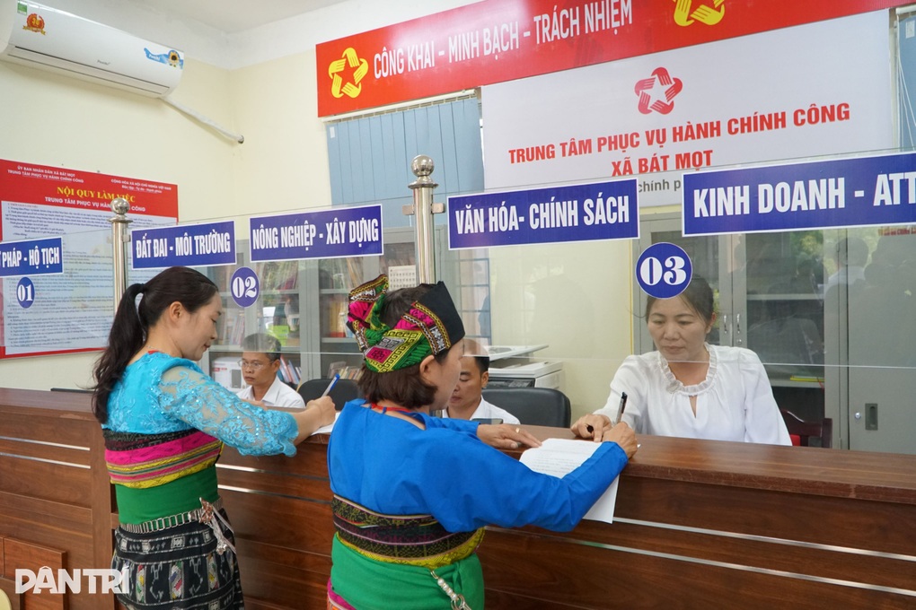 Thủ tướng: Bố trí thêm cán bộ về các xã đang quá tải công việc - 2 Thủ tướng: Bố trí thêm cán bộ về các xã đang quá tải công việc - 2