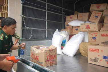 Bắt vụ sản xuất bột giặt và bột ngọt giả qui mô lớn