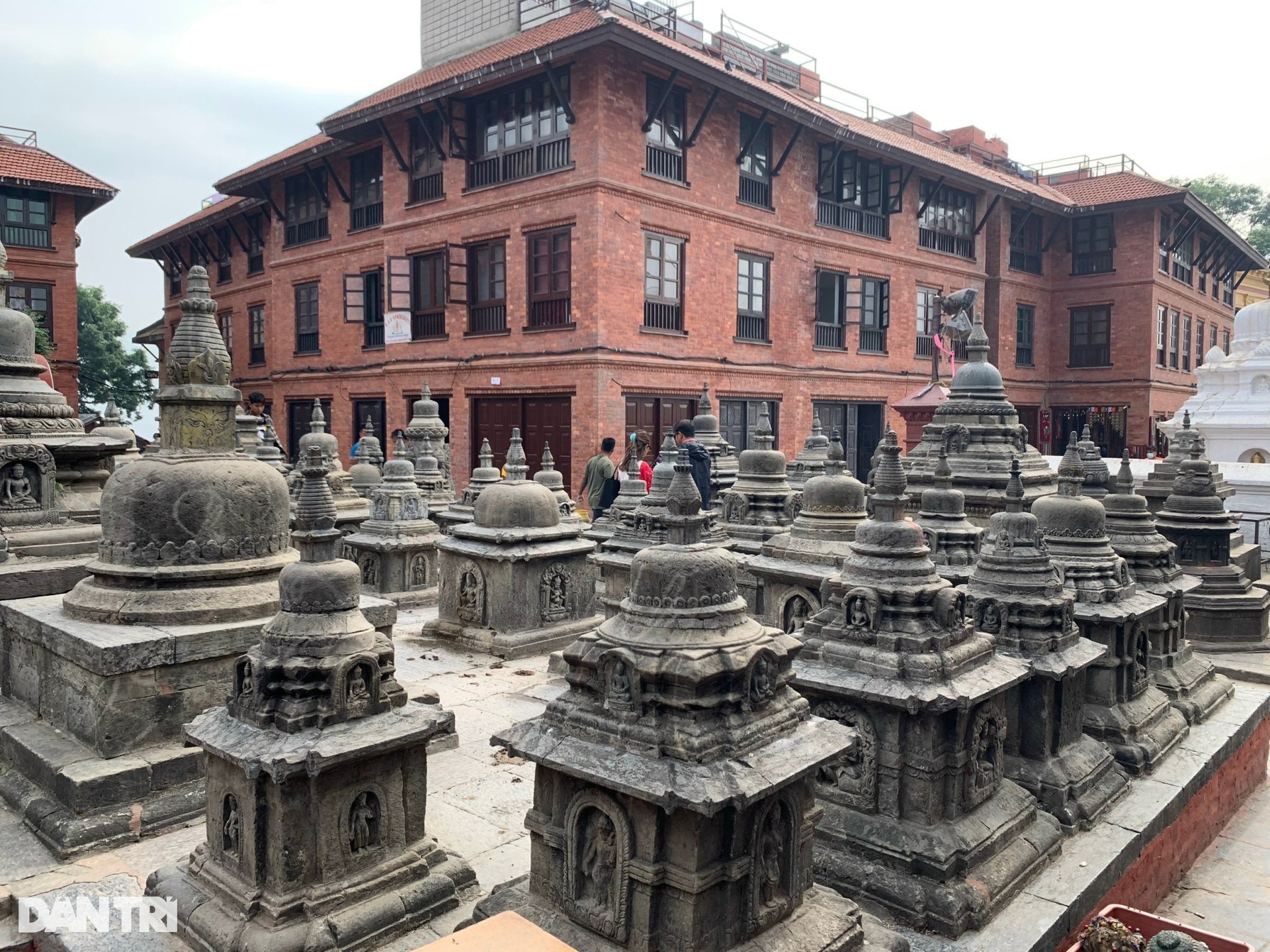 Người khuân vác ở Everest và hành trình cô gái Việt tìm thành phố trên mây - 4 Người khuân vác ở Everest và hành trình cô gái Việt tìm thành phố trên mây - 4