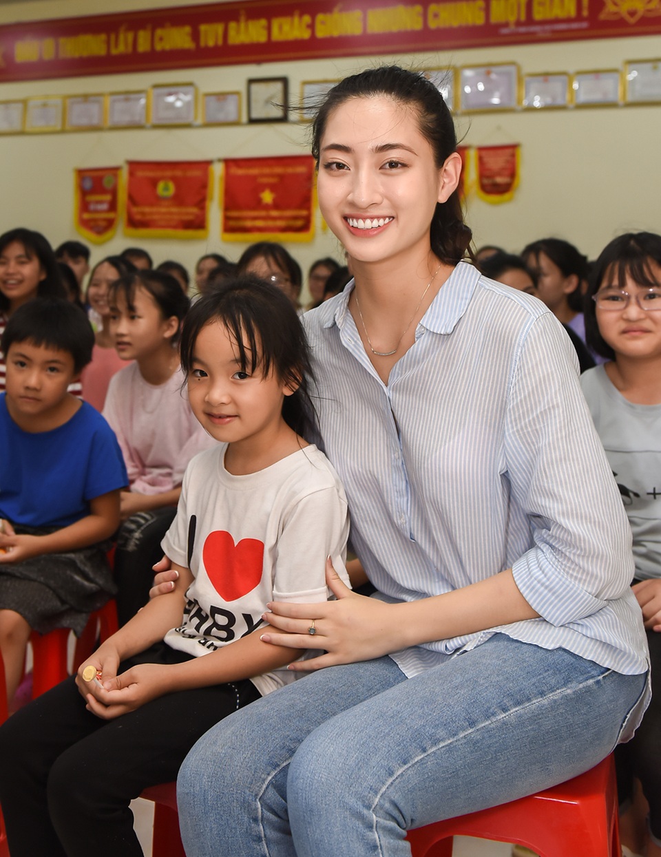 Lương Thùy Linh khánh thành dự án nhân ái “Đắp đường xây ước mơ” - 10 Lương Thùy Linh khánh thành dự án nhân ái “Đắp đường xây ước mơ” - 10