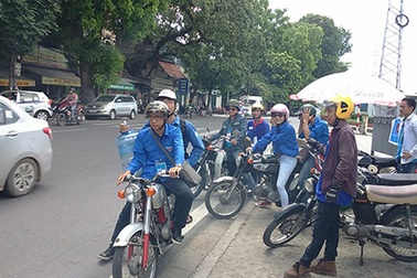 Sĩ tử lên Thủ đô được “xe bao cấp” chở miễn phí, ở chung cư giá 30.000 đồng