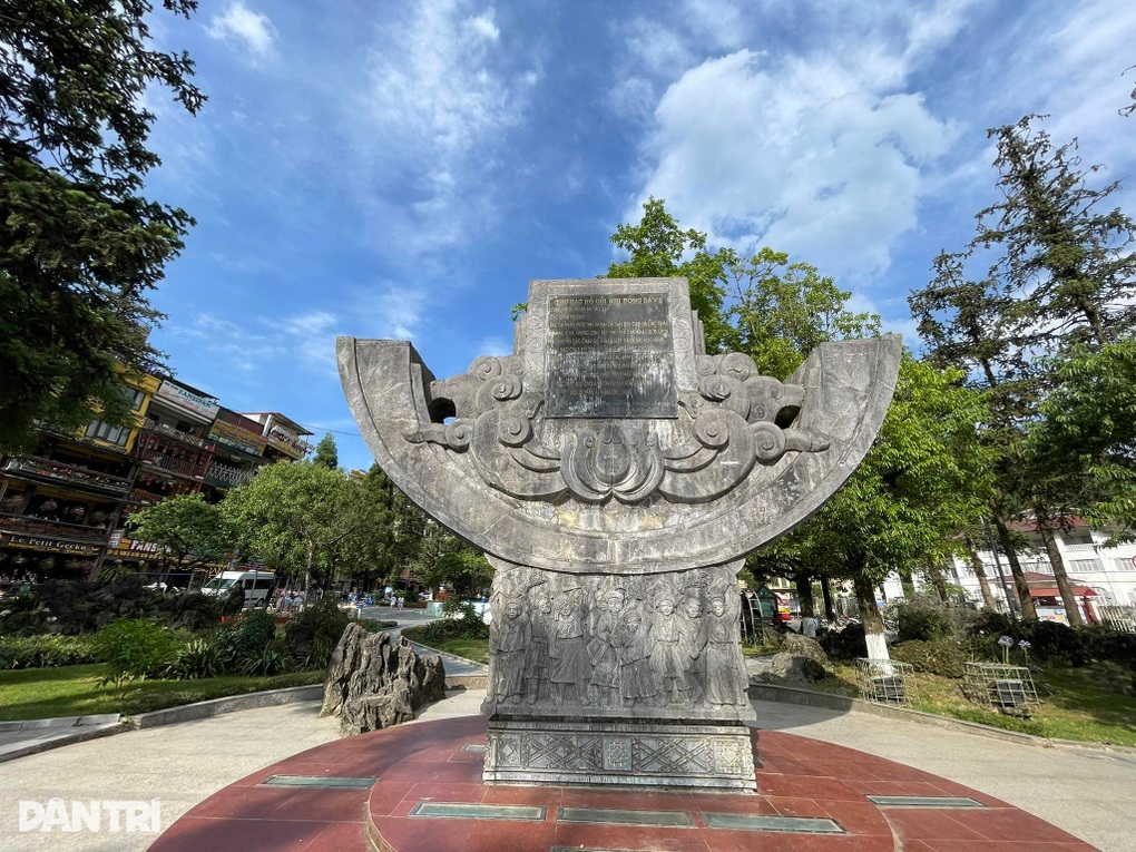Đài sen Thư Bác - Bức thư quý Bác Hồ gửi thiếu nhi Sa Pa - 1 Đài sen Thư Bác - Bức thư quý Bác Hồ gửi thiếu nhi Sa Pa - 1