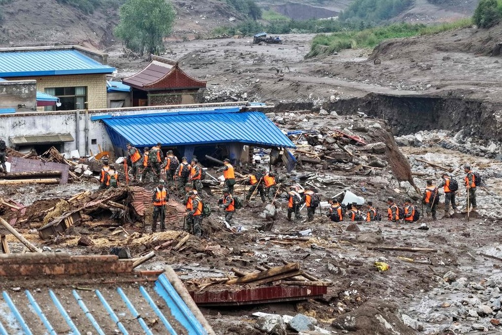 Lũ quét, sạt lở ở Trung Quốc khiến 13 người thiệt mạng và 30 người mất tích - 1 Lũ quét, sạt lở ở Trung Quốc khiến 13 người thiệt mạng và 30 người mất tích - 1