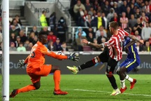 Mendy hóa "người nhện", Chelsea giành lại ngôi đầu bảng