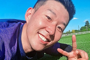 Son Heung Min rạng rỡ tập luyện trở lại sau khi hoàn thành nghĩa vụ quân sự