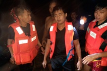 Hai công nhân bị nước lũ cuốn khi đang vội về nhà trước bão