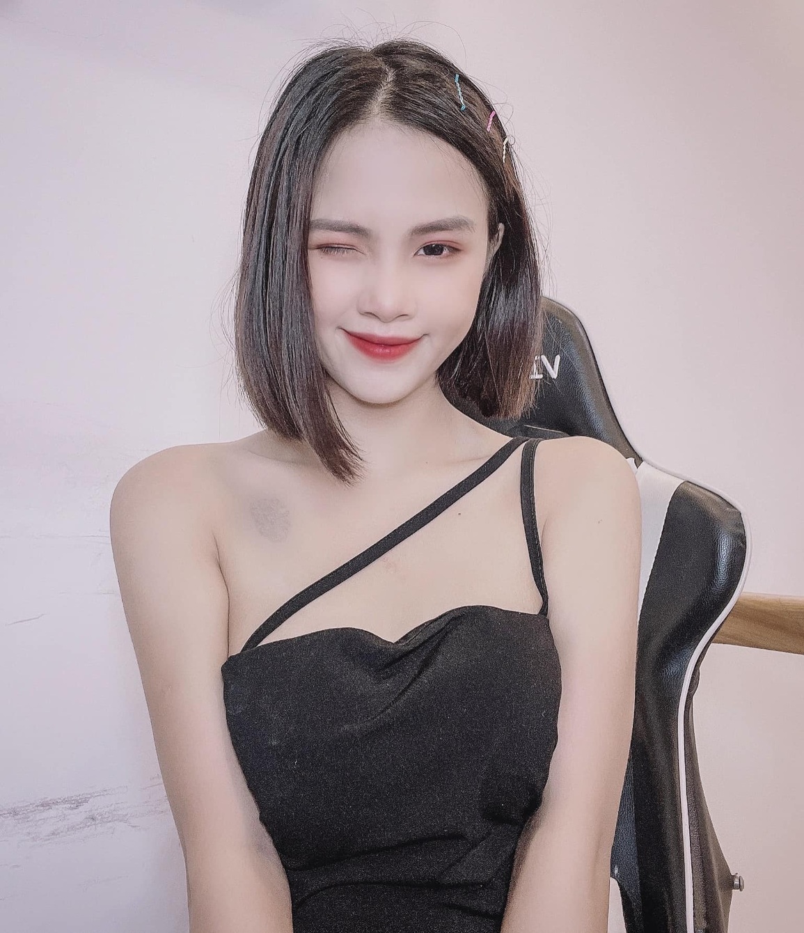 Hotgirl đồng ý hẹn hò với kiến trúc sư từng trải qua chuyện bạn gái tự tử - 1 Hotgirl đồng ý hẹn hò với kiến trúc sư từng trải qua chuyện bạn gái tự tử - 1