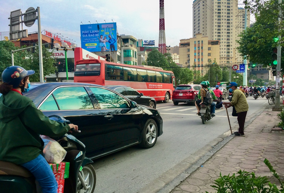 Cái bang kiếm ăn ở Hà Nội: Liệu lòng tốt có được đặt đúng chỗ? - 7 Cái bang kiếm ăn ở Hà Nội: Liệu lòng tốt có được đặt đúng chỗ? - 7