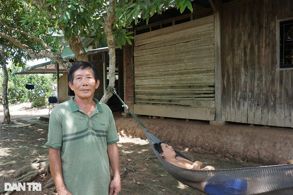 Gia đình bị trời đày tận cùng khổ đau, mẹ cấm khẩu, hai con tâm thần - 1 Gia đình bị trời đày tận cùng khổ đau, mẹ cấm khẩu, hai con tâm thần - 1