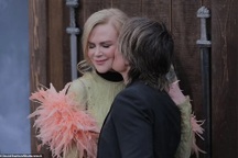 Khoảnh khắc ngọt ngào của Nicole Kidman và Keith Urban
