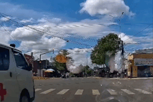 Xe cứu thương "lặng lẽ" vượt đèn đỏ gây tai nạn cho người đi xe máy