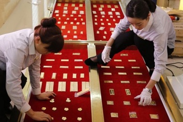 Tiệm vàng chơi ngông dùng 200 kg vàng lát đường