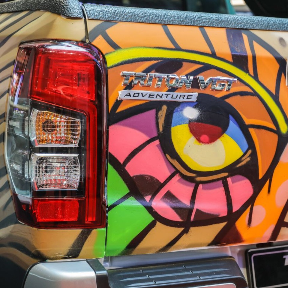 Chiêm ngưỡng một chiếc Triton độ graffiti sặc sỡ - 12 Chiêm ngưỡng một chiếc Triton độ graffiti sặc sỡ - 12
