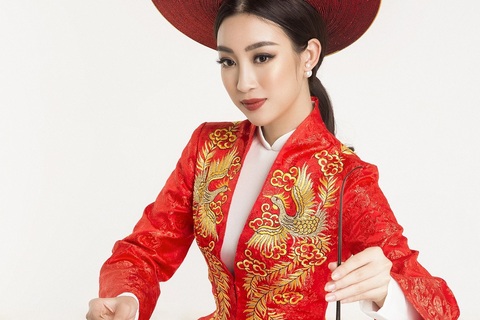 Hoa hậu Đỗ Mỹ Linh diện áo dài, chơi đàn bầu tại Miss World
