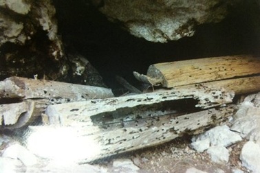 Bí ẩn quan tài treo ở Suối Bàng