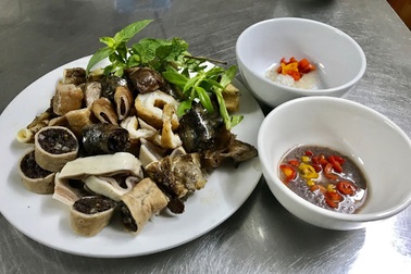 Lão bà tuổi 90 bán nộm sứa: 70 năm nức tiếng Hà Thành