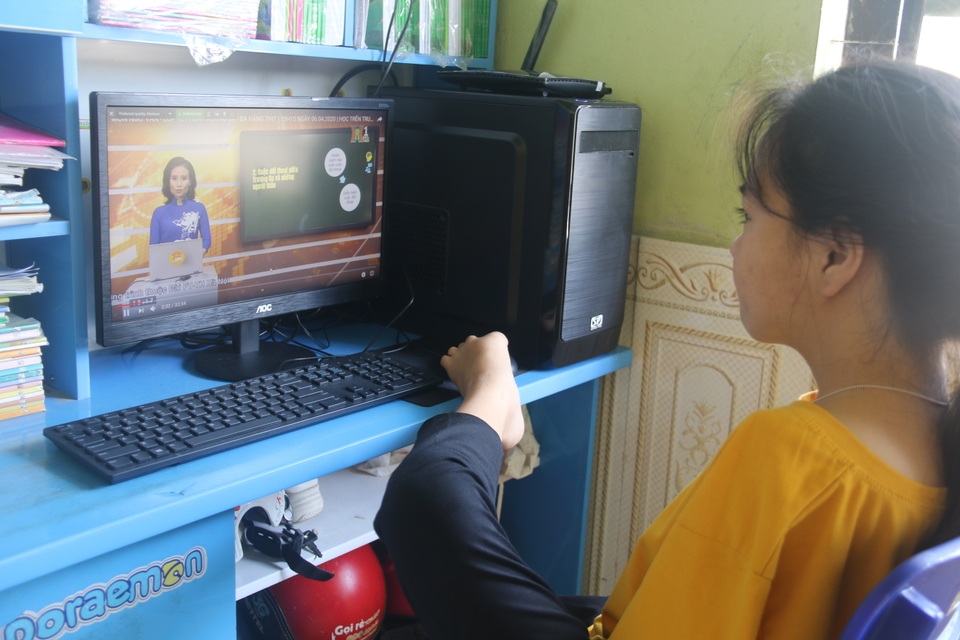 Ước mơ của “cô bé có cái chân biết viết” - 1 Ước mơ của “cô bé có cái chân biết viết” - 1