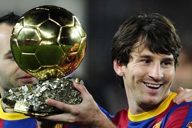 Maradona lên tiếng bảo vệ Messi