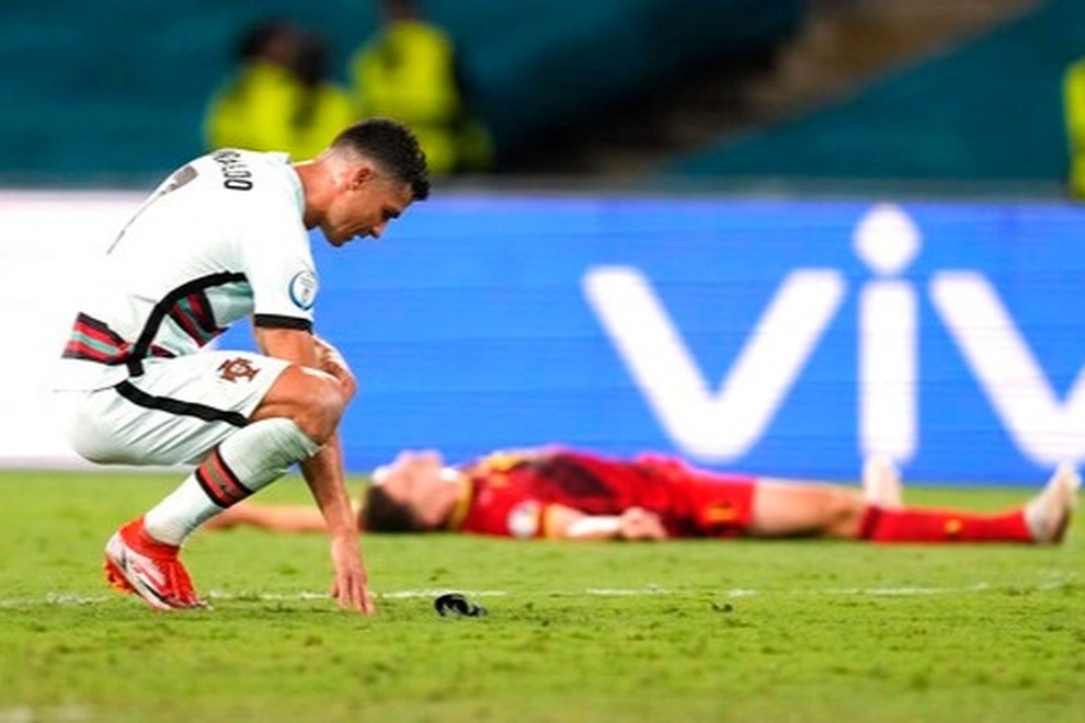 C.Ronaldo bất lực ném băng đội trưởng: Nỗi đau cuối cùng… - 3 C.Ronaldo bất lực ném băng đội trưởng: Nỗi đau cuối cùng… - 3