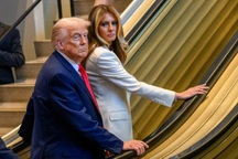 Tổng thống Donald Trump gặp sự cố thang cuốn ở Liên hợp quốc