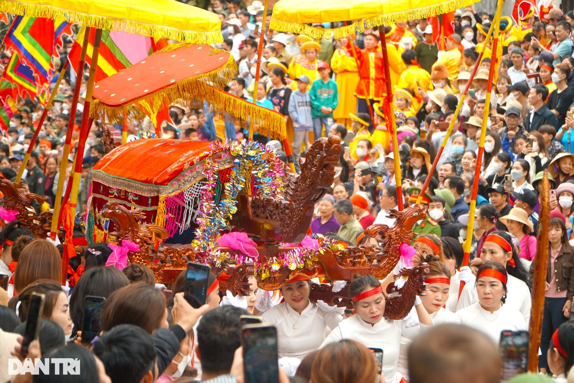 Hơn 300 người rước kiệu chạy vòng quanh tại lễ hội đền Bà Triệu - 6