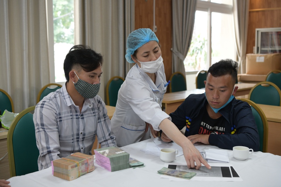 Gia đình 4 người tử vong ngộ độc nấm giúp bệnh nhân nghèo 400 triệu đồng - 2 Gia đình 4 người tử vong ngộ độc nấm giúp bệnh nhân nghèo 400 triệu đồng - 2