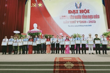 Ủy ban tỉnh tặng bằng khen Sở LĐ-TB&XH trong phong trào thi đua yêu nước