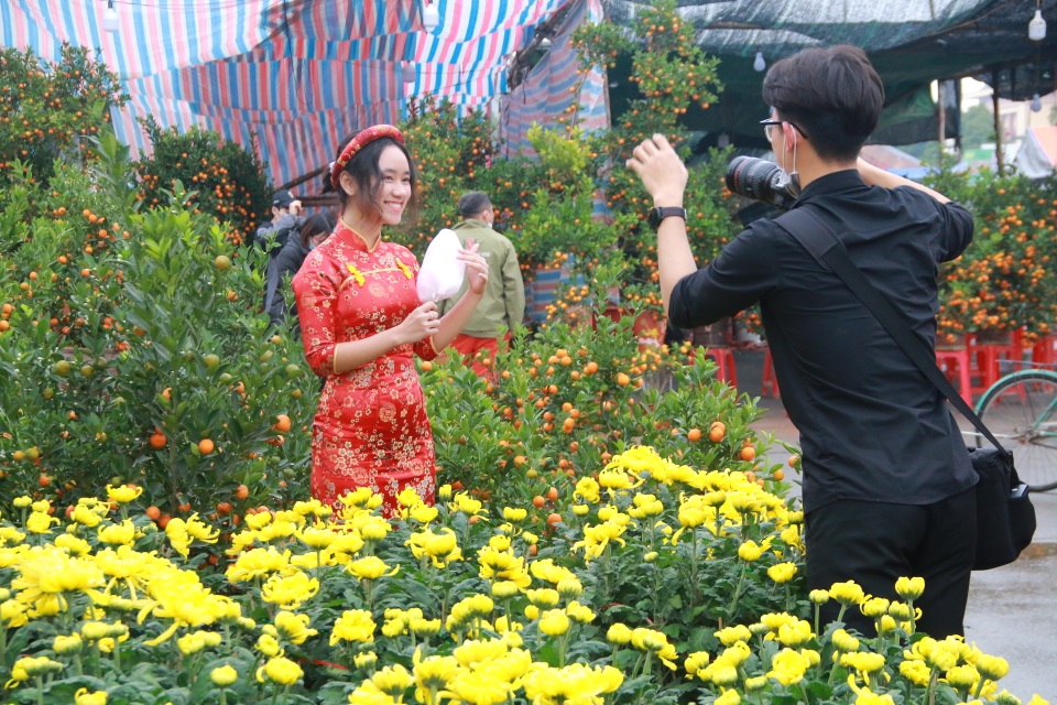 Người dân nô nức rước nàng xuân về nhà khi dịch Covid-19 được khống chế - 16 Người dân nô nức rước nàng xuân về nhà khi dịch Covid-19 được khống chế - 16