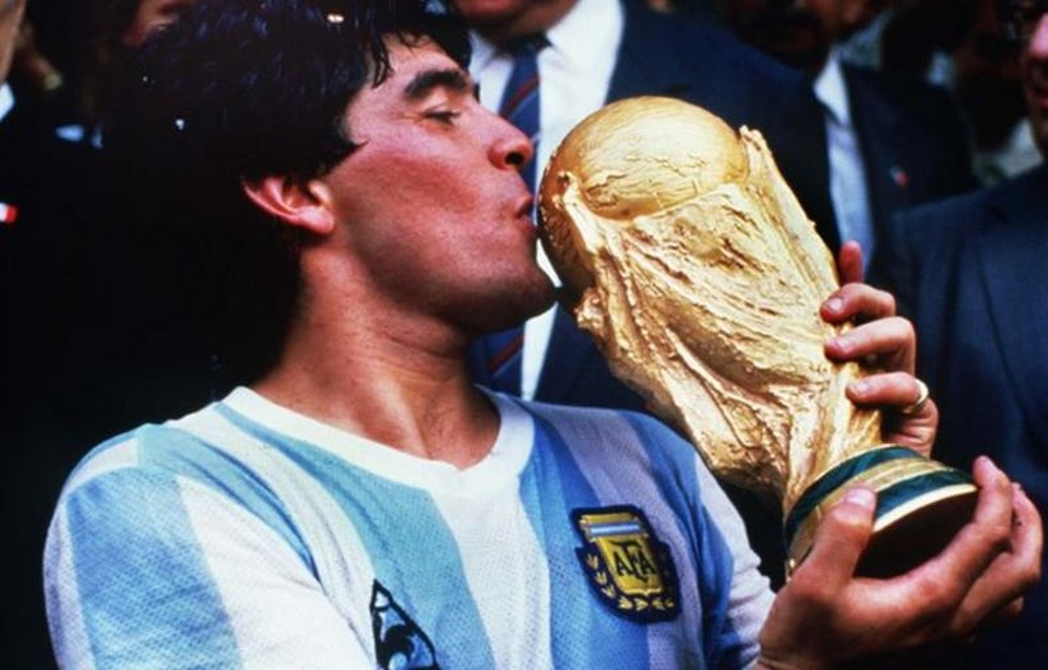 Những khoảnh khắc đáng nhớ trong sự nghiệp của Diego Maradona - 5 Những khoảnh khắc đáng nhớ trong sự nghiệp của Diego Maradona - 5